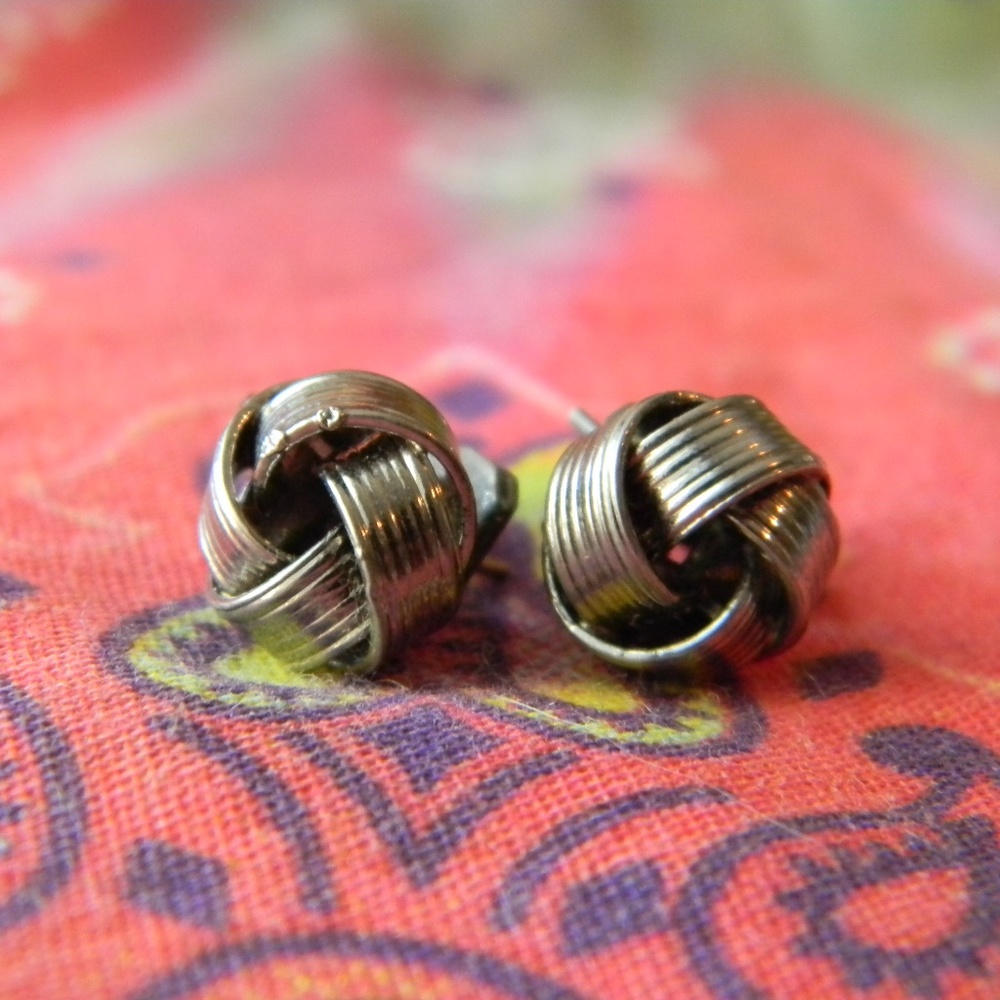 Small Metal Knot Earring's